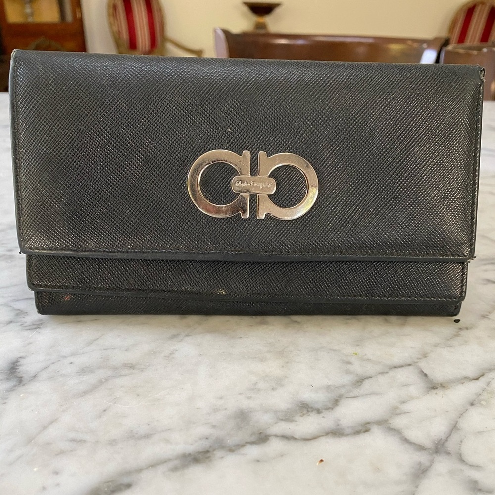 Ferragamo wallet 100% authentic